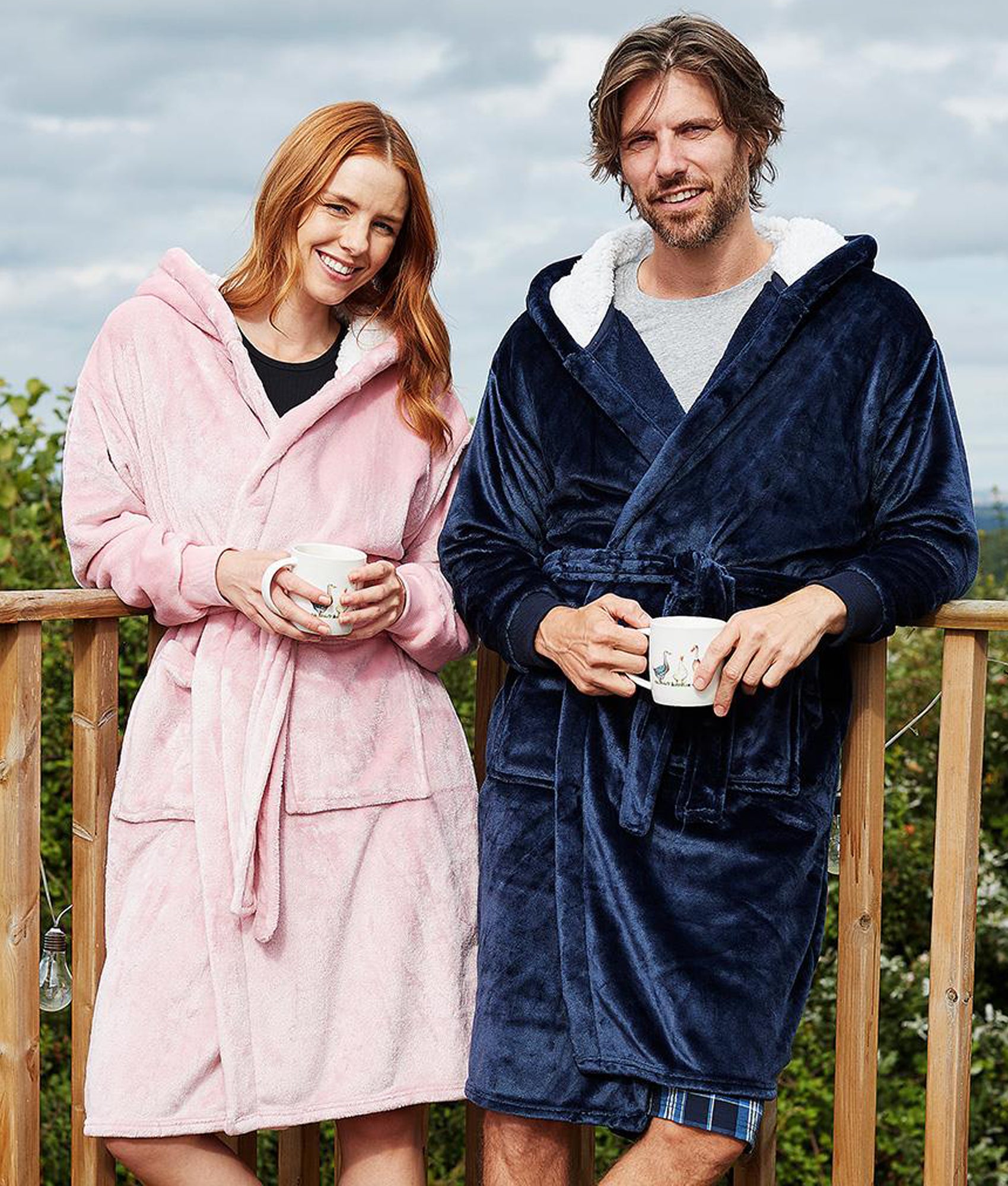 Gegerozer Badjas met Capuchon voor Dames & Herren - Flanellen Ochtendjas Extra Lang (140cm), Unisex met 2 Zakken & Verstelbare Gordel voor Thuis & SPA Gegerozer Badjas met Capuchon voor Dames & Herren - Flanellen Ochtendjas Extra Lang (140cm), Unisex met 2 Zakken & Verstelbare Gordel voor Thuis & SPA